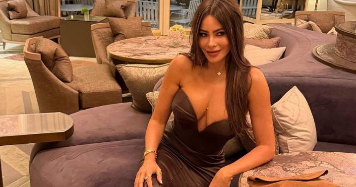 Sofia Vergara’s Body-Fitted Latex Dress Is Pure Nostalgia