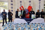 Entregan 80 despensas a policías municipales
