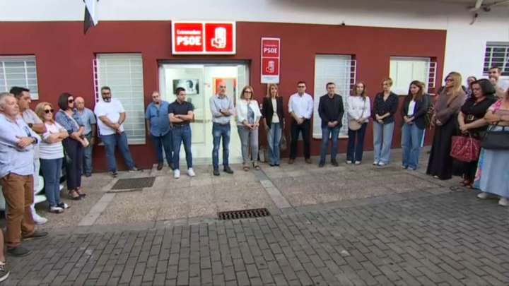 El PSOE despide a uno de los "padres" de la familia socialista con un emotivo homenaje