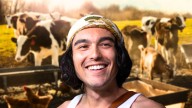 VIDEO | Sergio Mayer Mori compone canción a los animales con los que vive en La Granja VIP