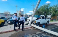 Sufre convulsiones y se estrella contra dos postes en Piedras Negras