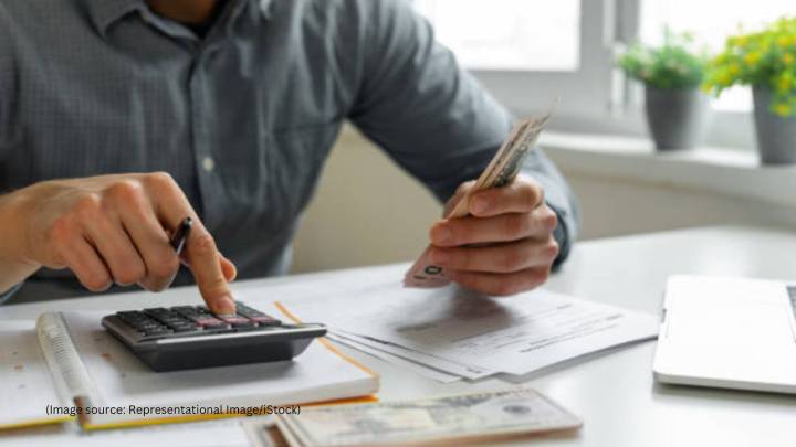 Employee receives 300 times his salary by mistake, quits 3 days later; wins court case to keep the money