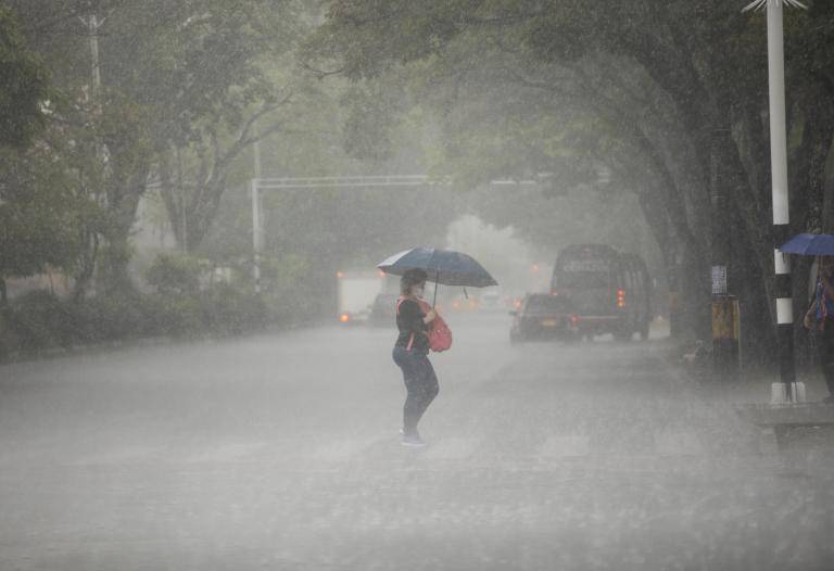 Fuerte aguacero en Medellín: cayó granizo y hubo tormenta eléctrica