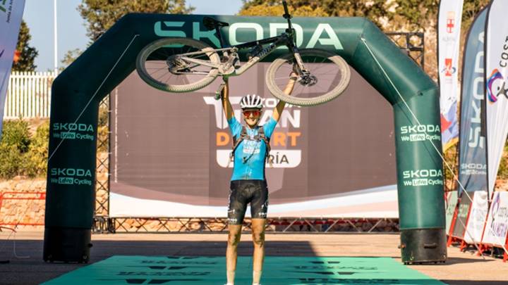 Natalia Fischer, de pensar en la retirada en febrero a ganar la Titan Desert