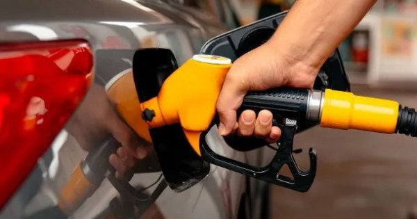 El Gobierno posterga la suba de impuestos a los combustibles para después de las elecciones