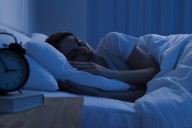 Cambio de hora en EE.UU.: por qué expertos recomiendan dormirse 20 minutos más tarde