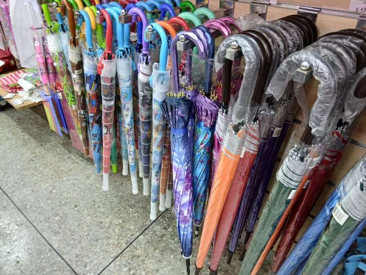 Las ventas de paraguas se han «disparado» en Maturín
