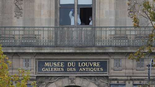 Manhunt underway for 4 suspects after heist of 'priceless' jewelry at Louvre in Paris
