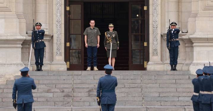 Presidente José Jerí encabezó tradicional cambio de guardia en Palacio de Gobierno