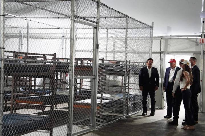 Inside ‘Alligator Alcatraz’: Color-coded uniforms, 5:30 am breakfast and strict rules – Orlando Sentinel