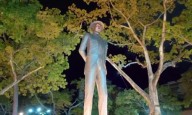 Plaza La Canderalia exhibe estatuas de Hernández y Rendiles