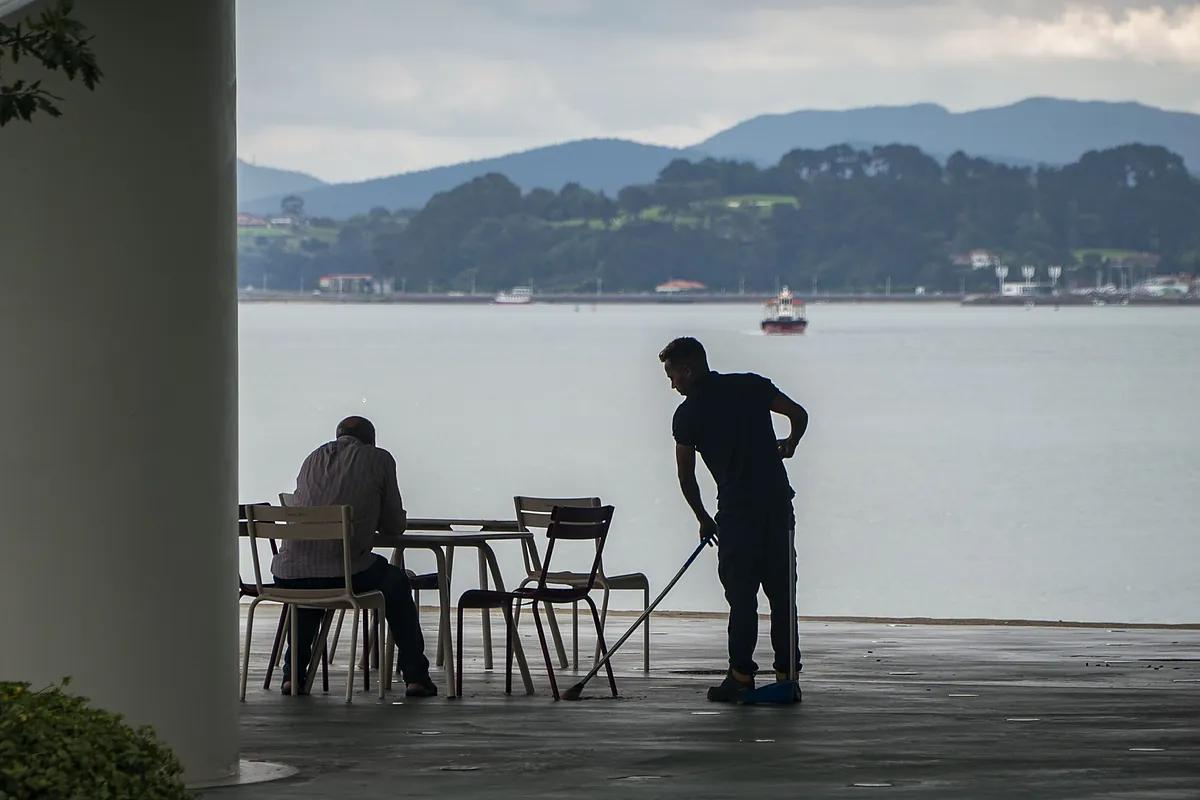 El empleo resiste al cierre de la temporada turística con 31.462 afiliados más y 4.846 parados menos en septiembre