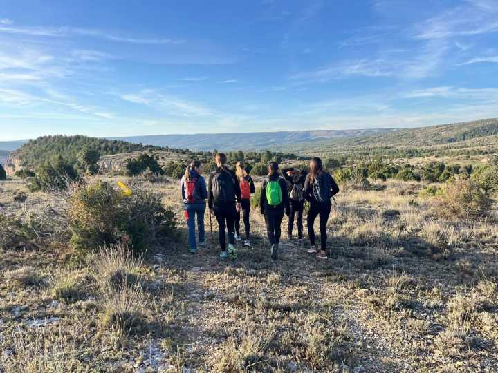 La XXI Marcha Senderista de Otoño del Maestrazgo de la Comarca del Maestrazgo reúne a 200 participantes en Pitarque