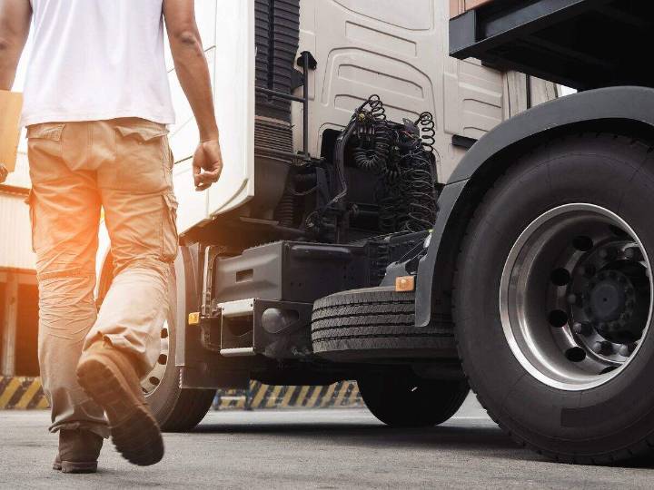 Ser camionero en España: "Puedes cobrar más de 3.000 euros, pero a costa de semanas fuera de casa"