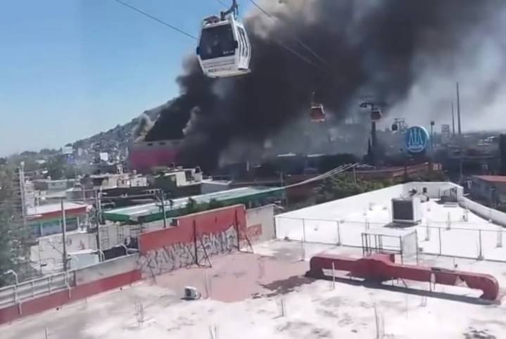 Ecatepec en llamas: arde fábrica de colchones en la colonia Hank González