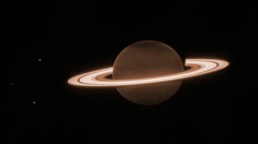 The US can jumpstart the search for life on this moon of Saturn 