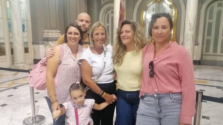 A la caza del "selfi" con la Real Senyera en el Salón de Cristal