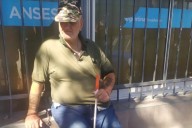 DOLOR! Discapacitado se encadenó frente a ANSES Corrientes para reclamar el pago de su pensión