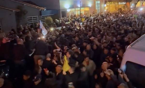 Una marcha tensiona la presencia de Milei en Mar del Plata