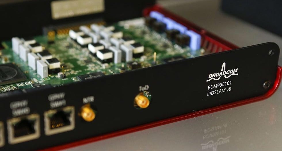 OpenAI se asocia con Broadcom para producir sus propios chips de IA desde 2026