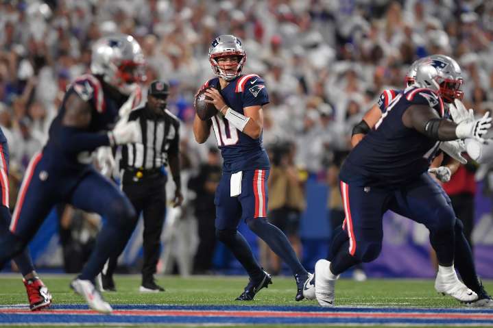 Drake Maye delivers in big way in signature win over Buffalo in primetime
