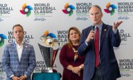 ¡La primera sede! Develan en la isla el trofeo del Clásico Mundial de Béisbol 2026