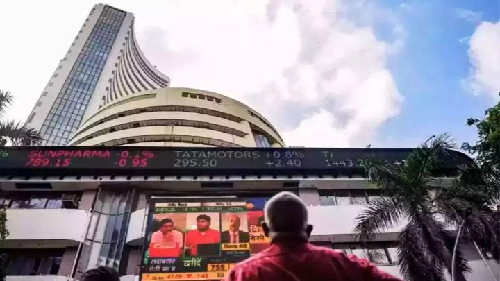 Stock Market Updates: Sensex Down 150 Points, Nifty Tests 25,700; Urban Company Falls 5%
