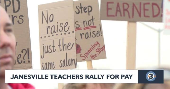 Janesville teachers rally against pay in district contract