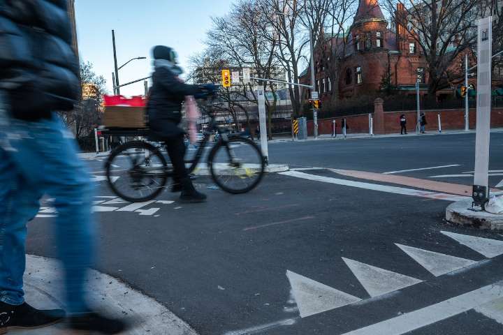 Ontario to compromise and keep bike lanes on short stretch of Bloor despite appeal