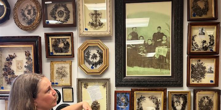 Missouri hair museum filled with century-old mementos closes its doors, scattering contents around the nation
