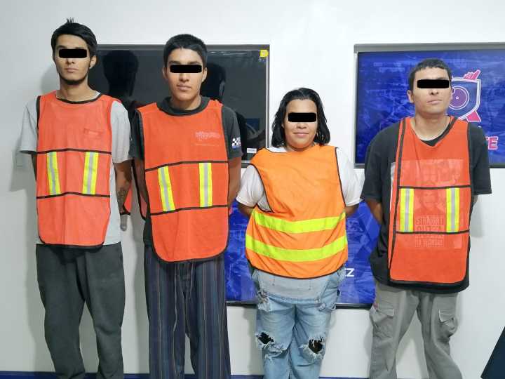 Sonríen ante la cámara tras ser arrestados por droga y fraude
