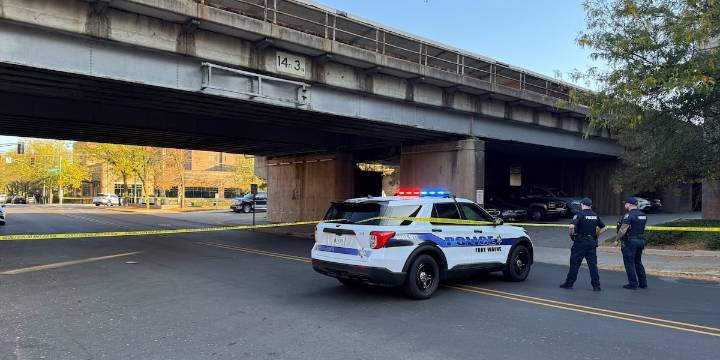 Roads closed in downtown Fort Wayne for police investigation