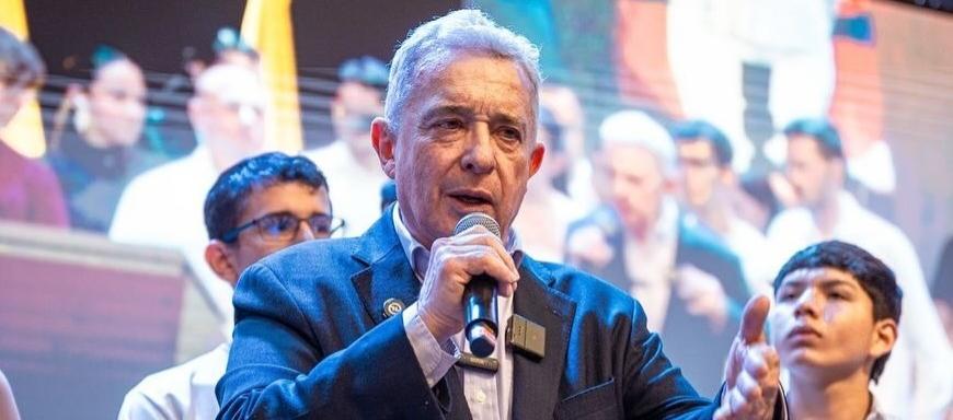 CNE indaga presunta irregularidad en inscripción de candidatura de Uribe para el Senado