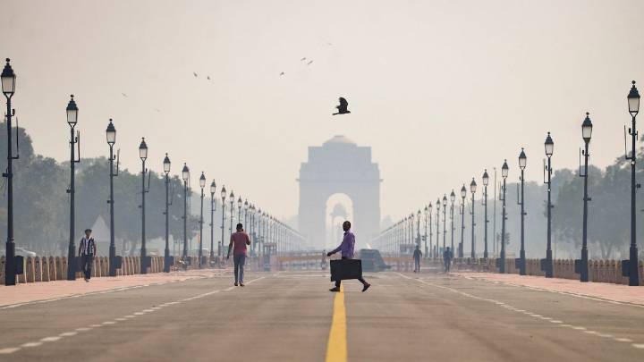 Delhi wakes up to toxic air on Diwali morning; overall AQI 'very poor'