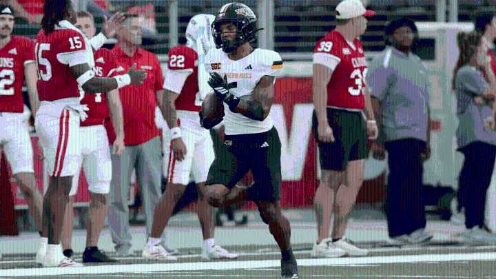Davis’ 98-yard TD catch, stingy defense leads Southern Miss to 22