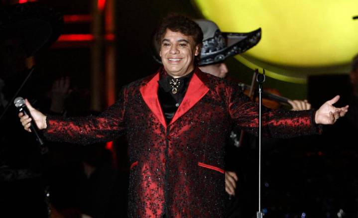 María José Cuevas comparte su experiencia en el archivo de “Juan Gabriel: Debo, puedo y quiero”