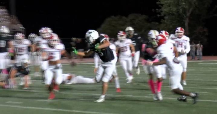 Senior beats Hyempstead 28-19 in the battle of Dubuque