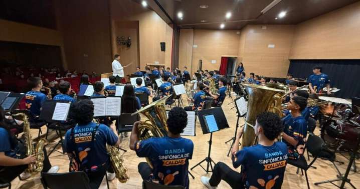 “Nunca esperé llegar tan lejos”: flautista de la Banda Sinfónica Juvenil de Caldas en certamen en España