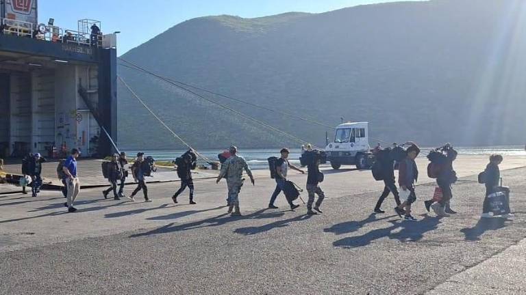 Rescatan a 28 menores trasladados ilegalmente en una embarcación cerca de Topolobampo