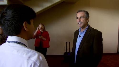 Award-winning journalist Bob Woodruff inspires Fresno students with his powerful life story