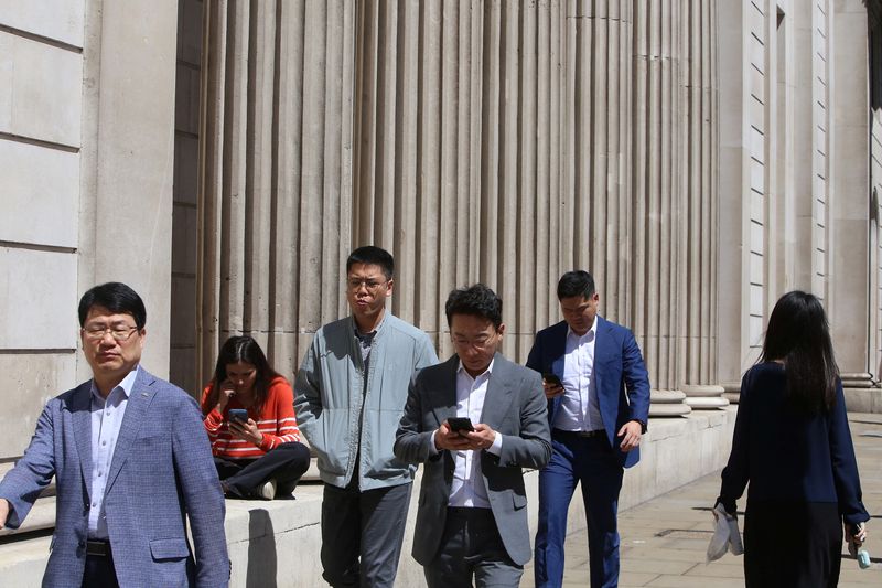 UK wage growth slows to 4.7% in three months to August, ONS says