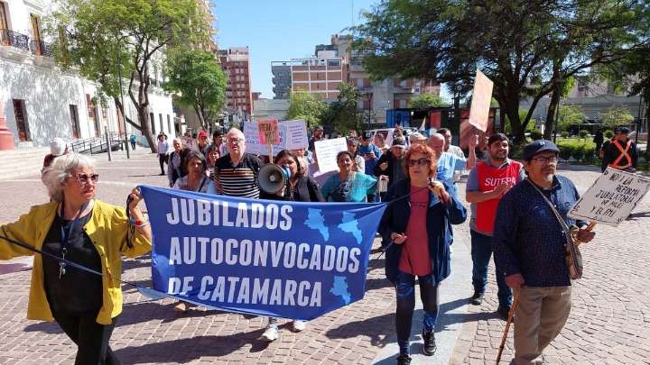 Jubilados autoconvocados volvieron a marchar en contra de las políticas de Milei