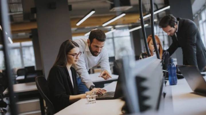 ADP amplía reportes con cifras semanales para seguir empleo privado en EE.UU.