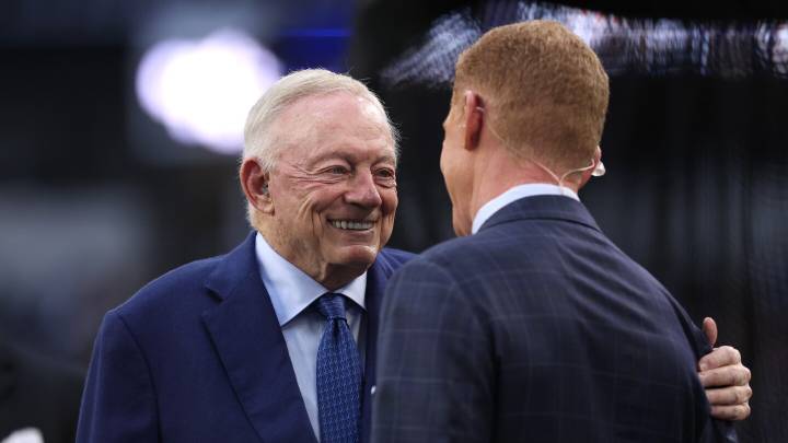 Jerry Jones: Showing middle finger was inadvertent, intention was thumbs up