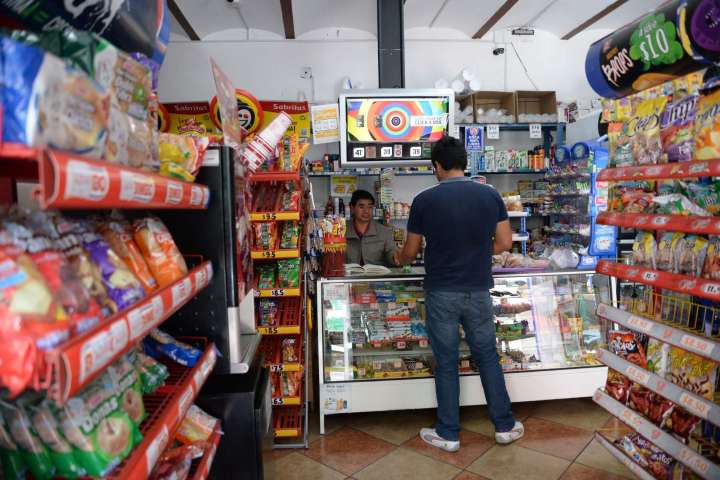 Refresquera pretende usar a pequeños negocios en Puebla para sabotear incremento del IEPS