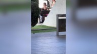 Graban a una turista cambiándose la camiseta por un bikini en pleno aeropuerto de Palma