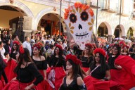 Color, tradición y alegría llenan las calles de Tlaxcala con el desfile de “La Feria de Ferias 2025”
