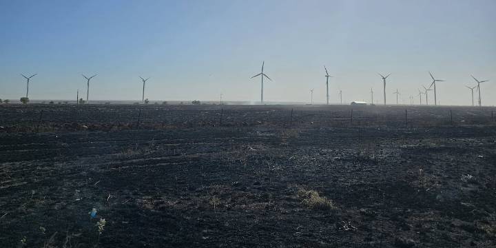 Crews contain grass fire south of Dumas