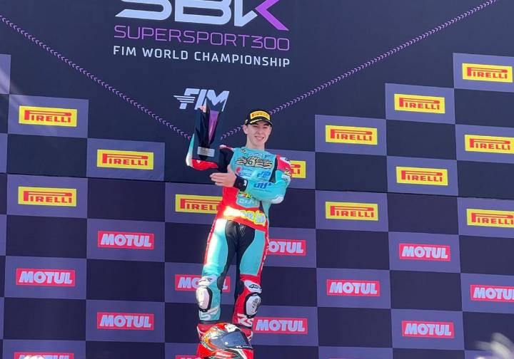 Beñat Fernández, campeón del mundo de Supersport 300 en Jerez
