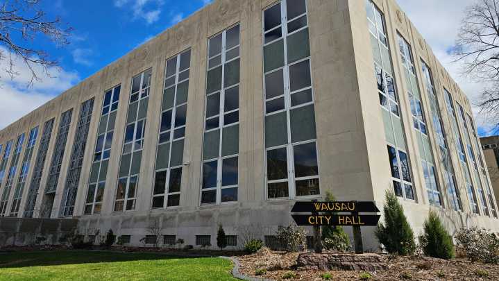 Veto looms as city budget doesn't include public safety…